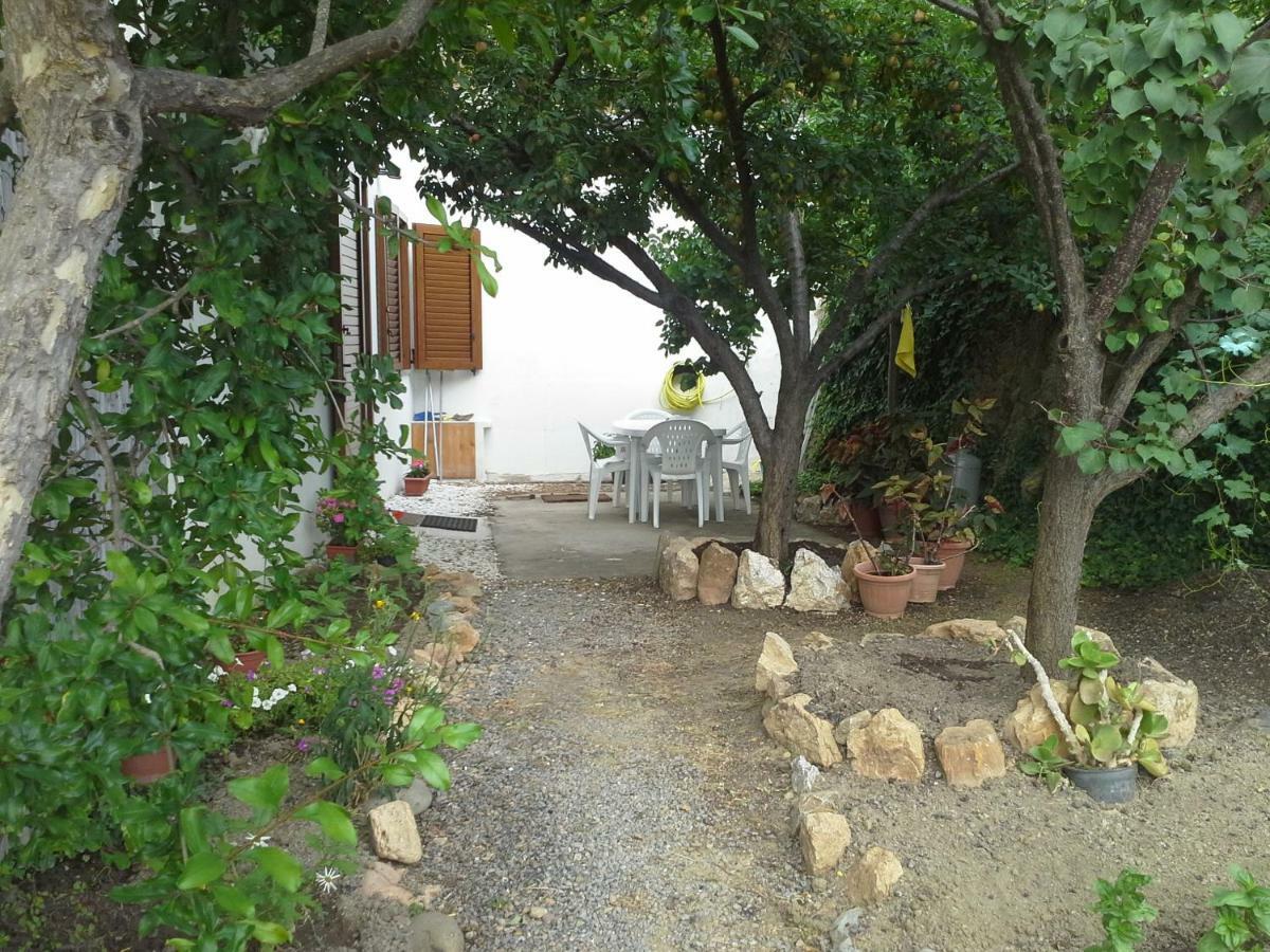 Lovely House Apartment Nebida Luaran gambar